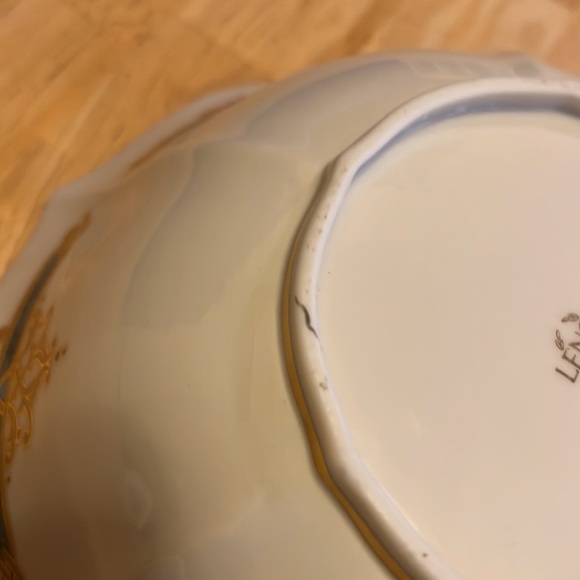 Lenox Bowl with Gold Accents on Top & Bottom - Picture 6 of 7